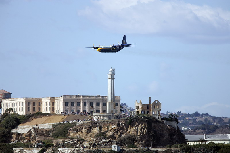 IMAGE: http://www.jpegcity.com/shared/FleetWeek2008/LE1E0975.jpg