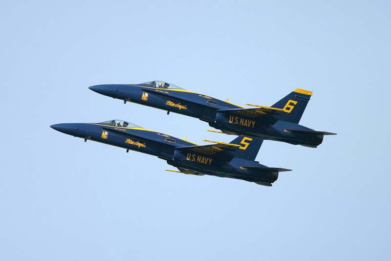 IMAGE: http://www.jpegcity.com/shared/FleetWeek2008/LE1E1243.jpg